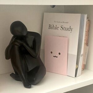 Brand new “pondering” decor. Aesthetic & simple, no chips or any other damages.